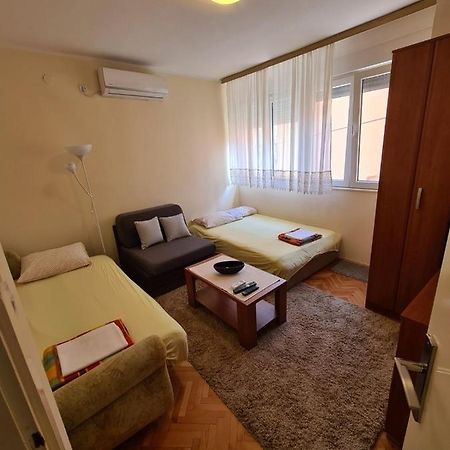 City Centar Apartment Тиват Екстер'єр фото