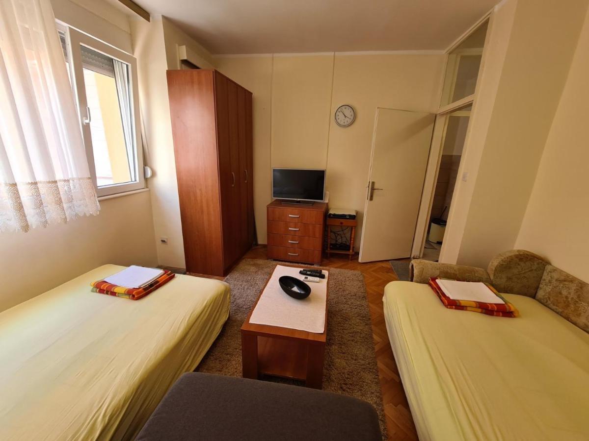 City Centar Apartment Тиват Екстер'єр фото