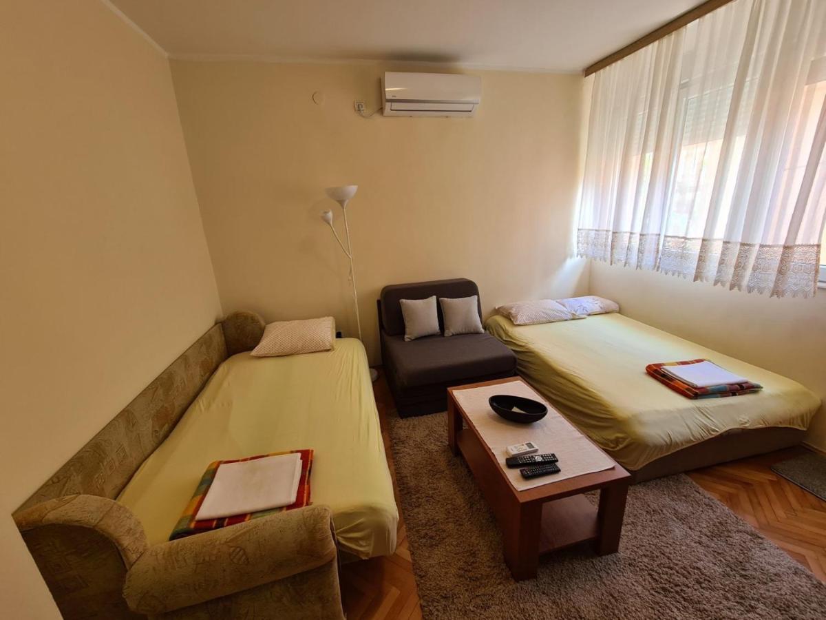 City Centar Apartment Тиват Екстер'єр фото